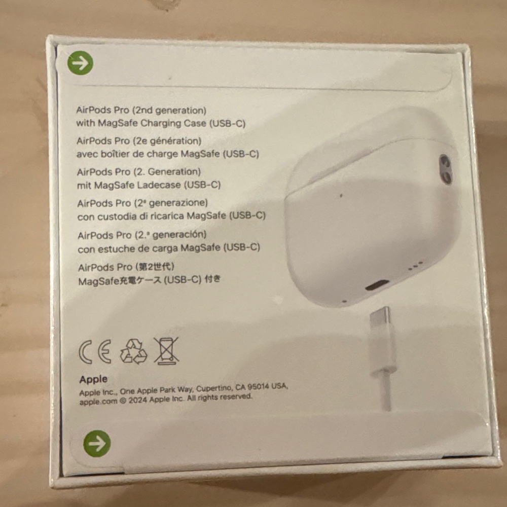 Apple White Earbud Headphones - Picture 3 of 3
